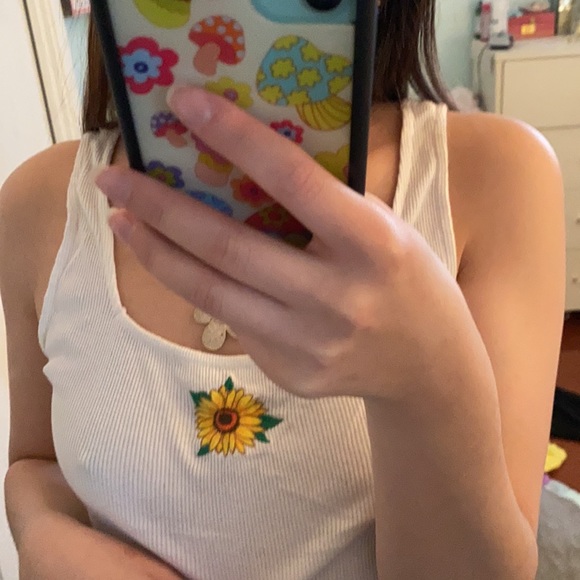 Forever21 sunflower embroidered top - Picture 3 of 3